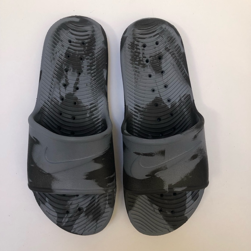Unisex Nike grey/black slides. Size M8/W9
